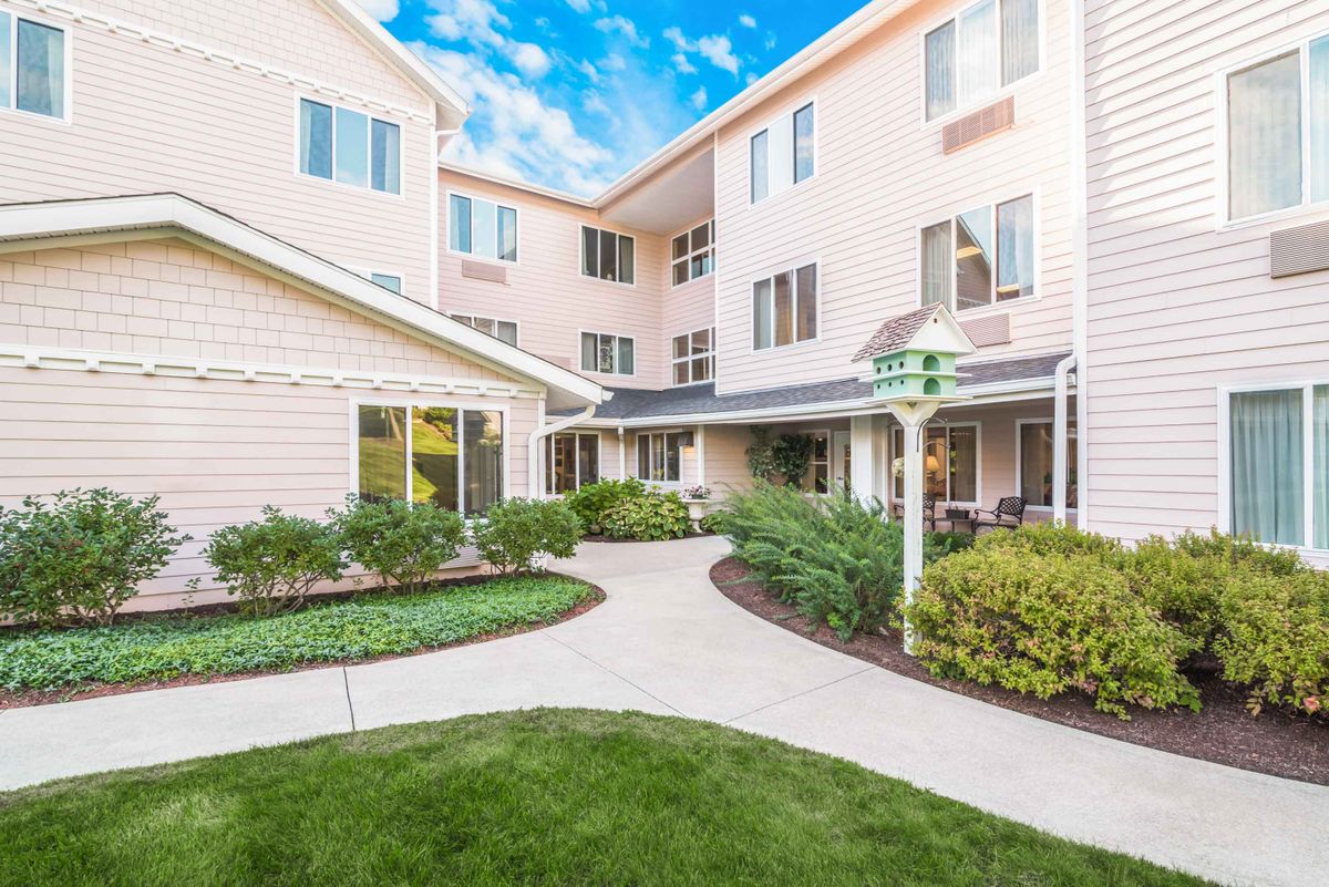 Holiday Maple Suites (UPDATED) Get Pricing, See 52 Photos & See Floor